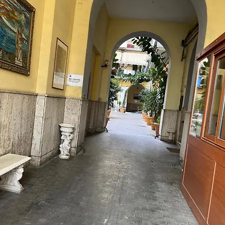 Conte Station Neapel